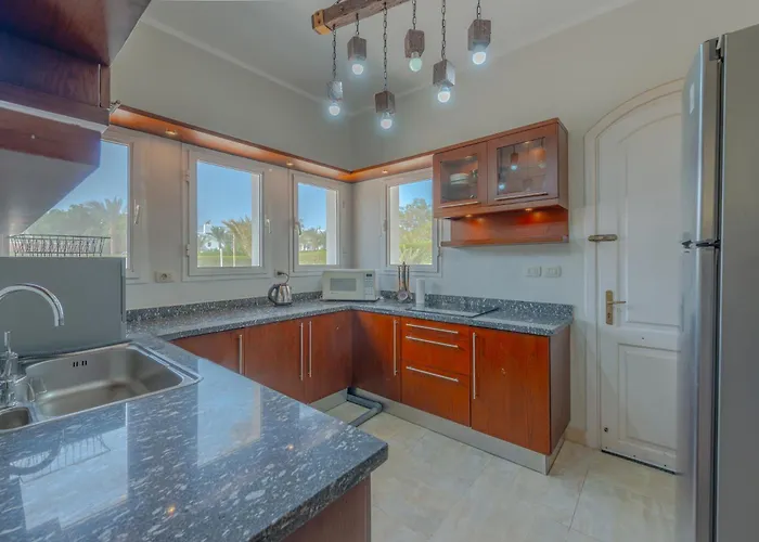 Beautiful 4 Bdr With Private Pool Villa