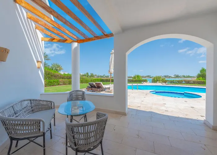 Beautiful 4 Bdr With Private Pool Villa *