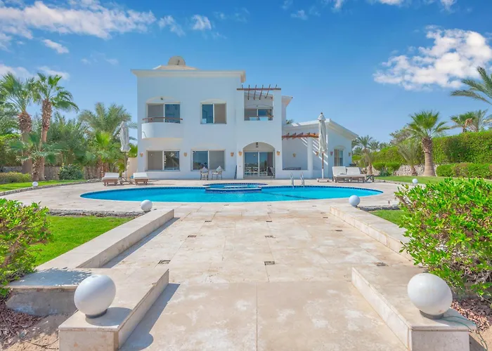 Beautiful 4 Bdr With Private Pool Hurghada