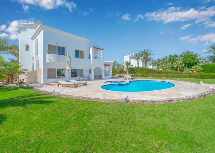 Beautiful 4 Bdr With Private Pool Villa