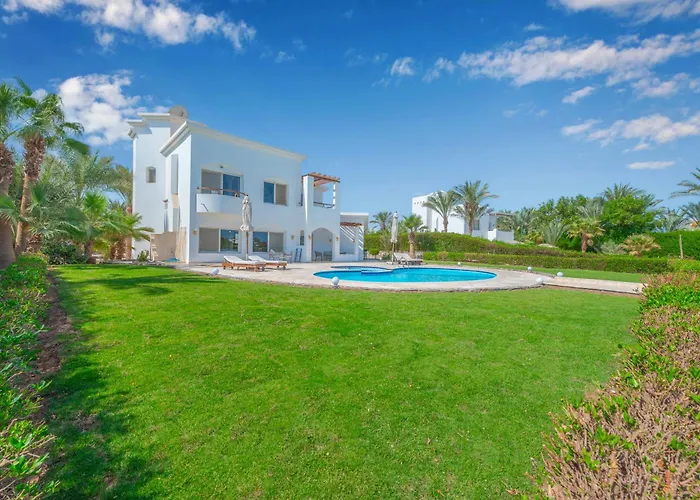 Beautiful 4 Bdr With Private Pool Villa *