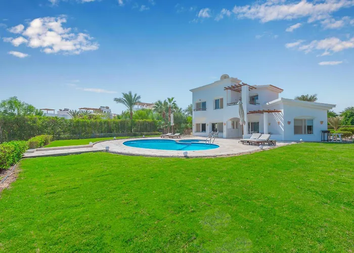 Beautiful 4 Bdr With Private Pool
