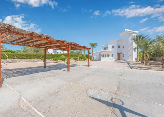 Beautiful 4 Bdr With Private Pool