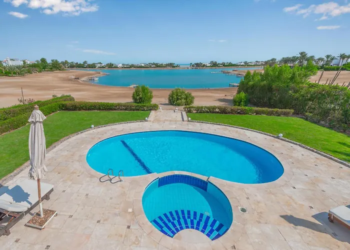 Beautiful 4 Bdr With Private Pool Villa *