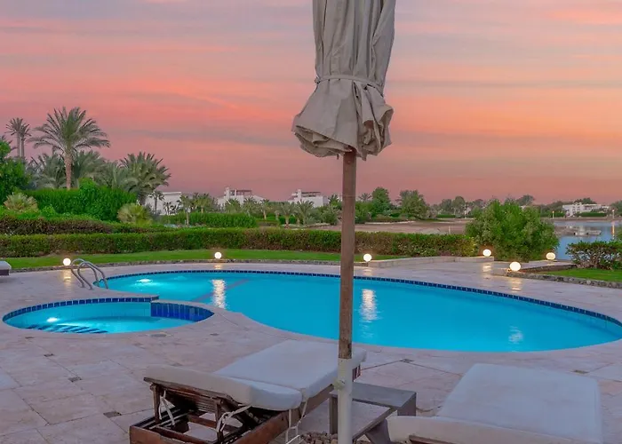Beautiful 4 Bdr With Private Pool
