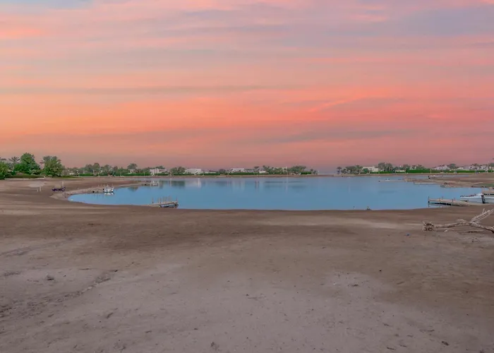 Beautiful 4 Bdr With Private Pool *